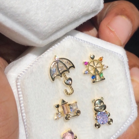 Gorgeous 5 pieces gold plated Swarovski elements earrings - Picture 8 of 10